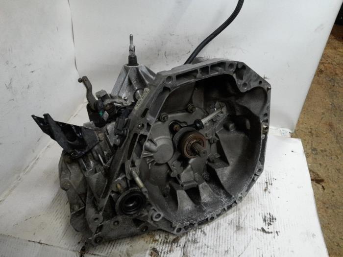 Gebrauchte Getriebe Renault Clio III (BR/CR) 1.4 16V Preis € 105,00 Margenregelung angeboten von Reclycar De Boer BV