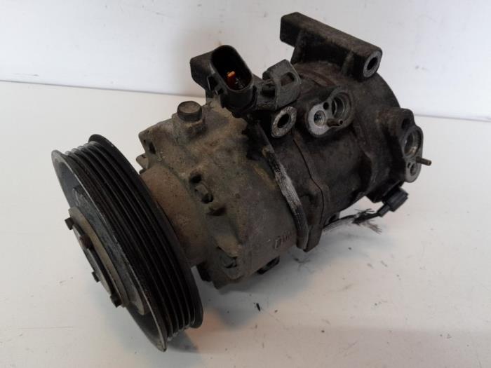 Usagé Pompe clim Hyundai i40 CW (VFC) 1.7 CRDi 16V Prix € 132,30 Règlement à la marge proposé par Reclycar De Boer BV