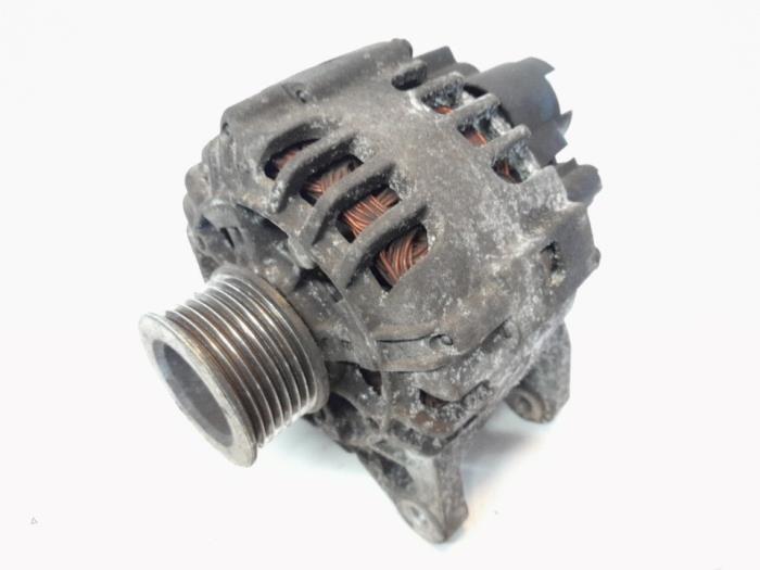Begagnade Dynamo Renault Clio III (BR/CR) 1.2 16V TCe 100 Pris € 34,65 Marginaltabell erbjuds av Reclycar De Boer BV