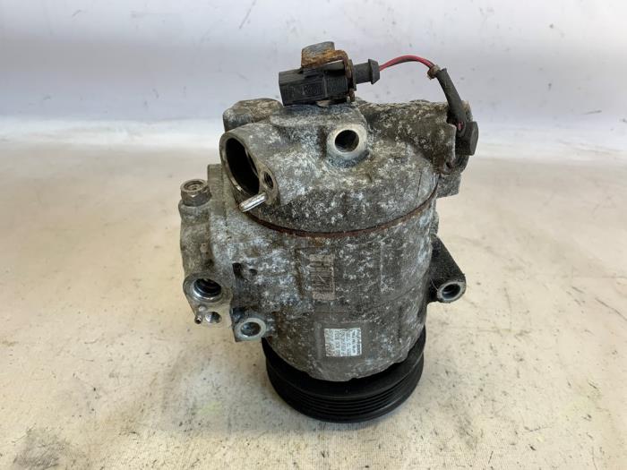 Usagé Pompe clim Seat Ibiza III (6L1) 1.4 16V 100 Prix € 52,50 Règlement à la marge proposé par Reclycar De Boer BV