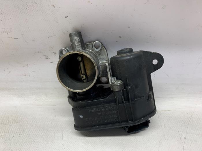 Gebrauchte Drosselklappengehäuse Peugeot 308 (L3/L8/LB/LH/LP) 1.2 12V VTi PureTech 82 Preis € 37,80 Margenregelung angeboten von Reclycar De Boer BV