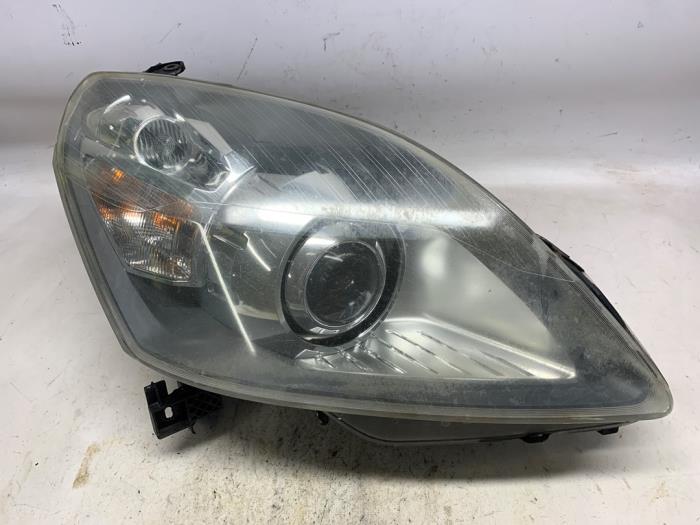 Używane Reflektor prawy Opel Zafira (M75) 1.8 16V Ecotec Cena na żądanie oferowane przez Reclycar De Boer BV
