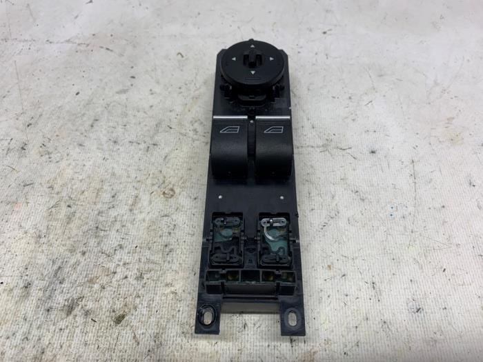 Usados Interruptor de ventanilla eléctrica Ford Fiesta 6 (JA8) 1.0 EcoBoost 12V Sport Precio € 26,25 Norma de margen ofrecido por Reclycar De Boer BV