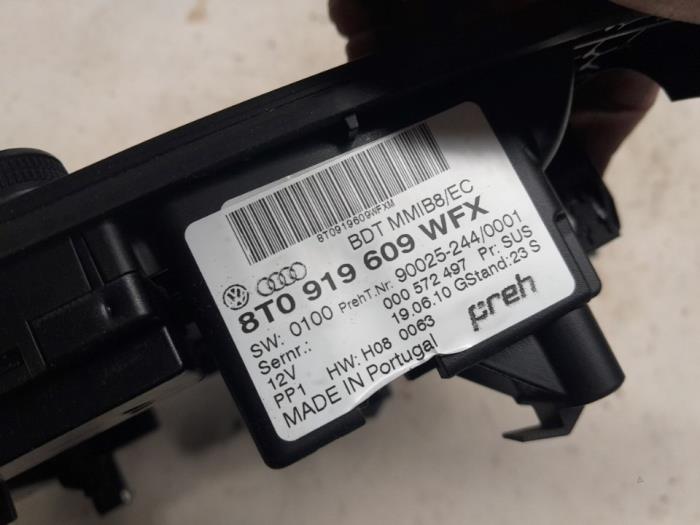 On-board computer controller from a Audi A5 Sportback (8TA) 2.0 TFSI 16V 2010