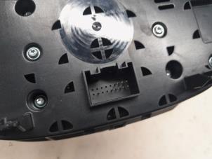 On-board computer controller from a Audi A5 Sportback (8TA) 2.0 TFSI 16V 2010