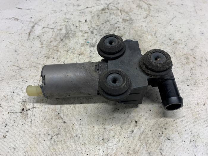 Usagé Pompe à eau BMW 3 serie (E90) 318i 16V Prix € 52,50 Règlement à la marge proposé par Reclycar De Boer BV