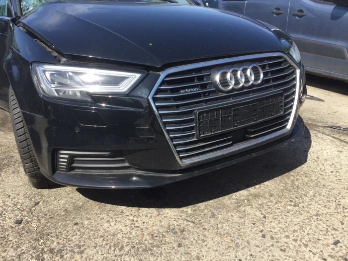 Usados Parachoques Audi A3 Sportback (8VA/8VF) 1.4 TFSI 16V e-tron Precio € 551,25 Norma de margen ofrecido por Reclycar De Boer BV