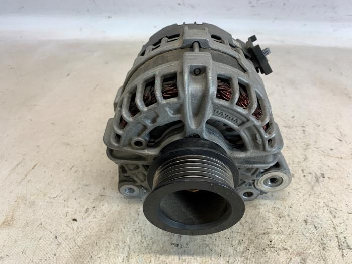 Begagnade Dynamo Volvo V40 (MV) 2.0 D2 16V Pris € 47,25 Marginaltabell erbjuds av Reclycar De Boer BV