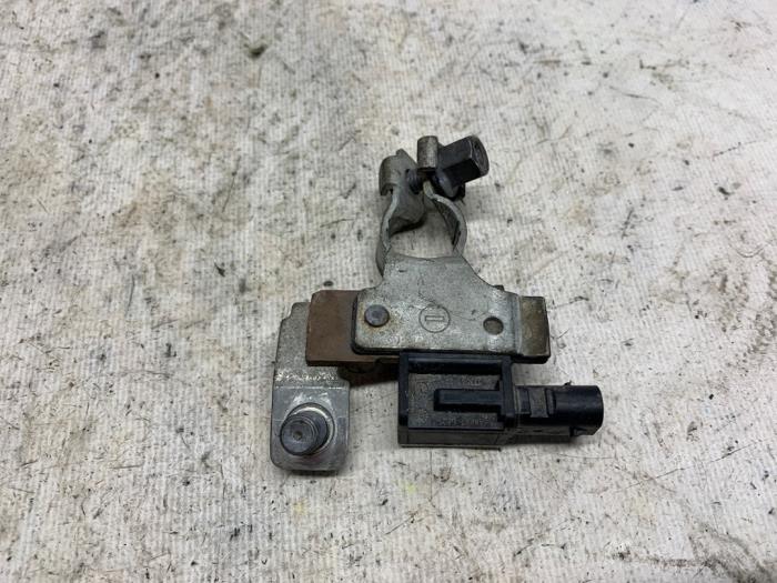 Begagnade Batterisensor Volvo V40 (MV) 2.0 D2 16V Pris € 24,15 Marginaltabell erbjuds av Reclycar De Boer BV