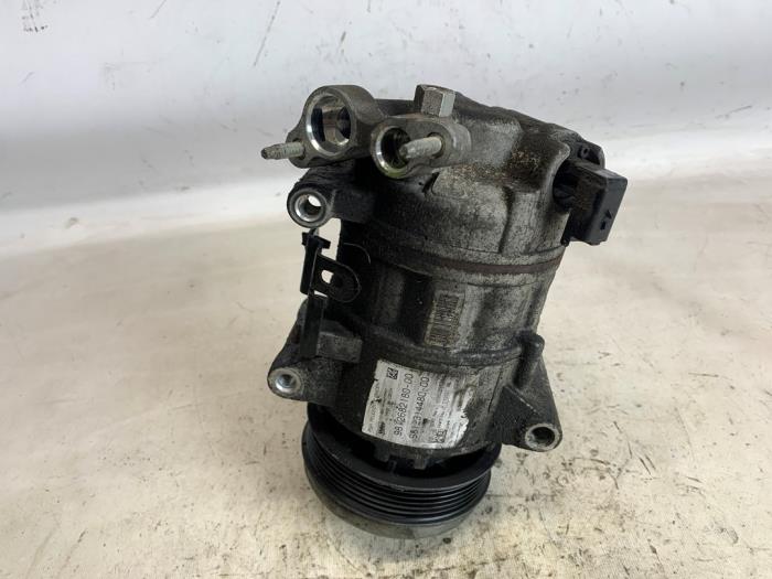 Usagé Pompe clim Peugeot 308 SW (L4/L9/LC/LJ/LR) 1.2 12V e-THP PureTech 110 Prix € 109,20 Règlement à la marge proposé par Reclycar De Boer BV