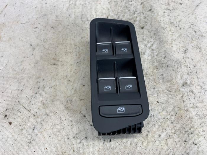 Usados Interruptor de ventanilla eléctrica Volkswagen Golf VII (AUA) 1.5 TGI Evo 16V Precio € 19,95 Norma de margen ofrecido por Reclycar De Boer BV