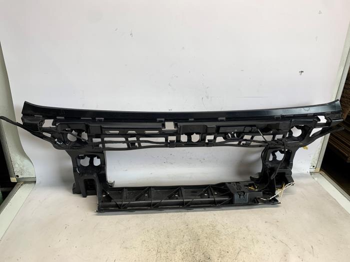 Używane Panel przedni BMW iX1 (U11) eDrive20 67 kWh Cena na żądanie oferowane przez Reclycar De Boer BV