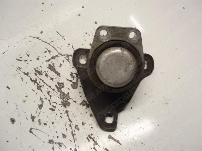Usagé Support moteur Ford Mondeo III Wagon 2.0 16V Prix € 15,75 Règlement à la marge proposé par Reclycar De Boer BV
