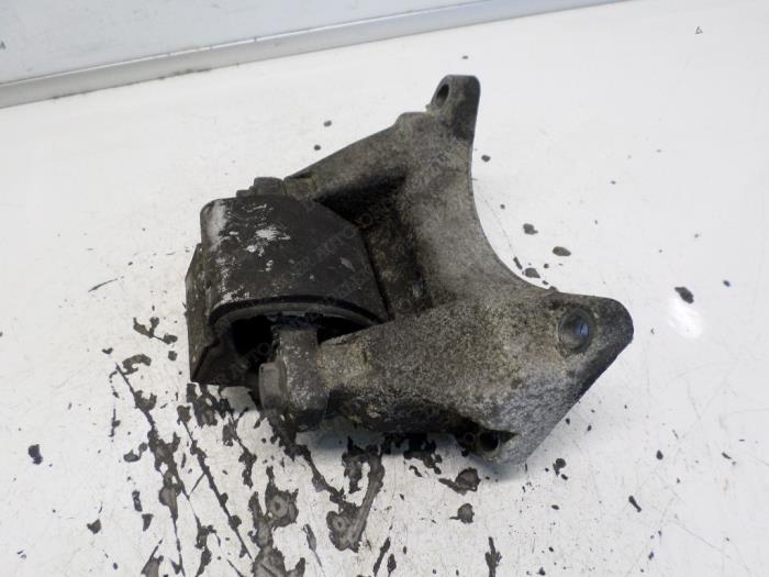 Used Engine mount Mercedes C (W202) 2.4 C-240 V6 18V Price € 15,75 Margin scheme offered by Reclycar De Boer BV