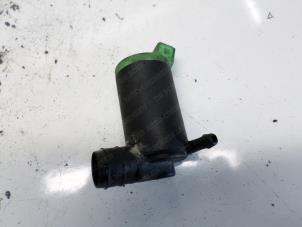 Begagnade Pump, vindrutespolare Peugeot 406 Coupé (8C) 2.0 16V Pris € 15,75 Marginaltabell erbjuds av Reclycar De Boer BV