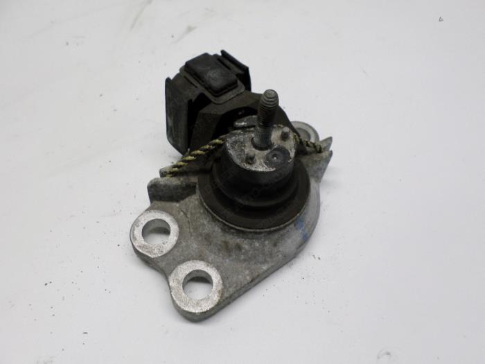 Used Engine mount Renault Kangoo Express (FC) 1.5 dCi 60 Price € 15,75 Margin scheme offered by Reclycar De Boer BV