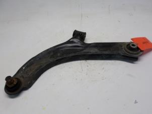 Used Front lower wishbone, left Renault Clio III (BR/CR) 1.2 16V TCe 100 Price € 26,25 Margin scheme offered by Reclycar De Boer BV