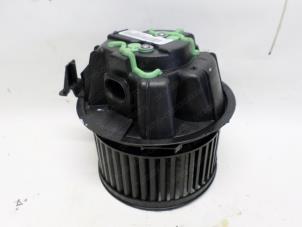 Usados Motor de ventilador de calefactor Dacia Duster (HS) 1.2 TCE 16V Precio € 52,50 Norma de margen ofrecido por Reclycar De Boer BV