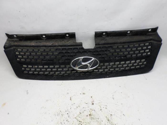 Używane Grill Hyundai Matrix 1.5 CRDi VGT 16V Cena € 21,00 Procedura marży oferowane przez Reclycar De Boer BV