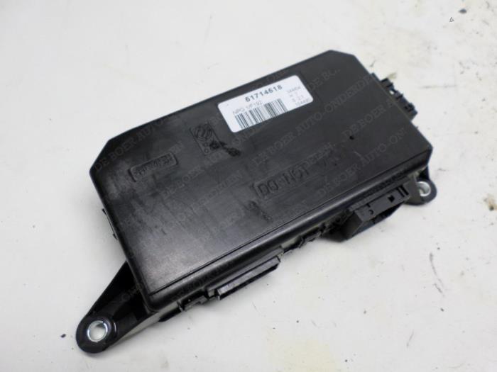 Używane Modul Comfort Fiat Stilo (192A/B) 1.6 16V 3-Drs. Cena € 26,25 Procedura marży oferowane przez Reclycar De Boer BV