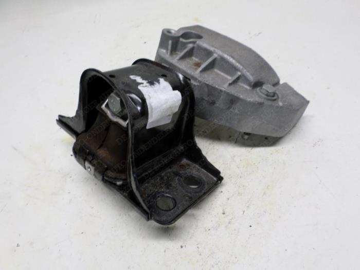 Used Engine mount Renault Kangoo Express (FW) ZE Price € 26,25 Margin scheme offered by Reclycar De Boer BV