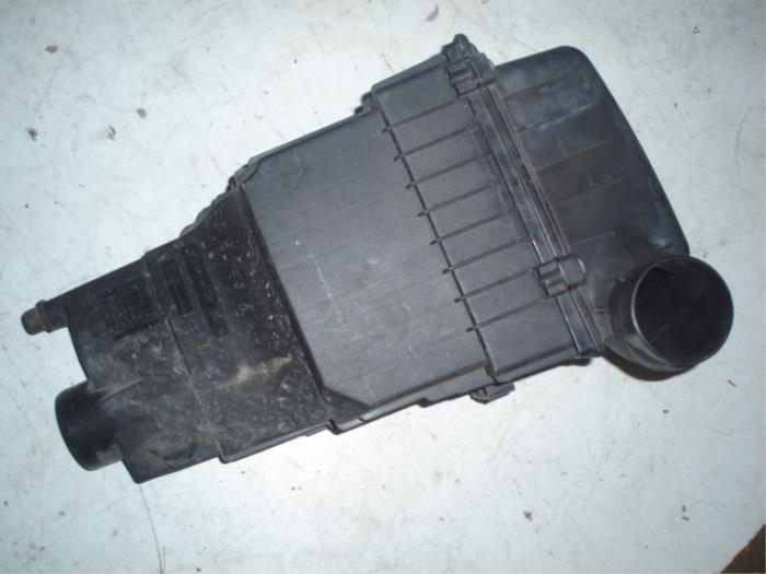 Boîtier filtre à air d'un Peugeot 206 2001