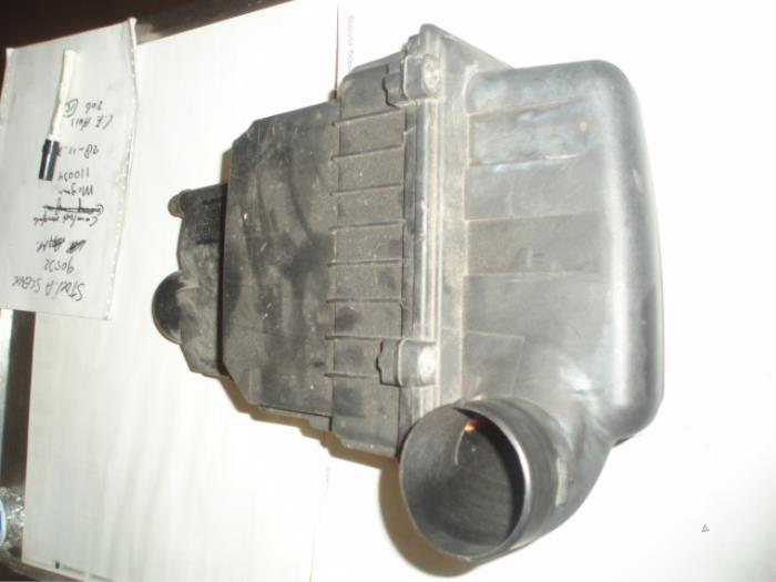 Boîtier filtre à air d'un Peugeot 206 2001