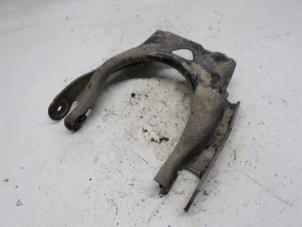 Used Front upper wishbone, right Peugeot 407 (6D) 1.6 HDi 16V Price € 26,25 Margin scheme offered by Reclycar De Boer BV