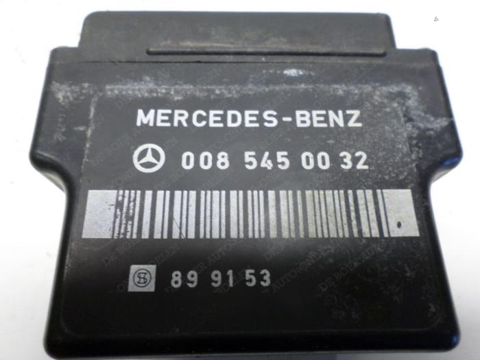 Relais préchauffage d'un Mercedes-Benz 190 D (W201) 2.0 D 1992