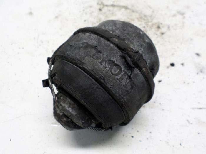 Used Engine mount Volvo S80 (TR/TS) 2.5 D Price € 15,75 Margin scheme offered by Reclycar De Boer BV