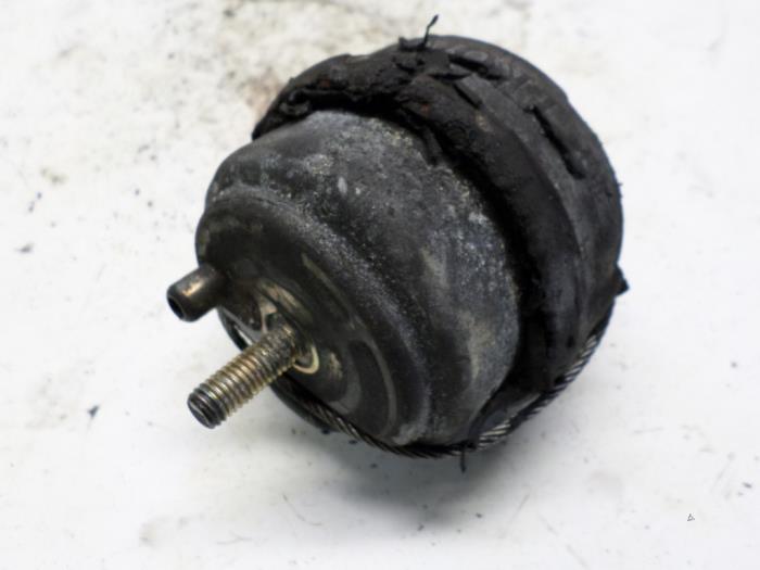 Engine mount from a Volvo S80 (TR/TS) 2.5 D 2001