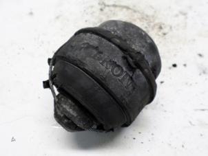Engine mount from a Volvo S80 (TR/TS) 2.5 D 2001