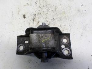 Engine mount from a Renault Modus/Grand Modus (JP) 1.5 dCi 65 FAP 2005