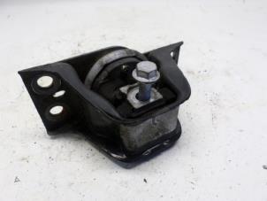 Engine mount from a Renault Modus/Grand Modus (JP) 1.5 dCi 65 FAP 2005