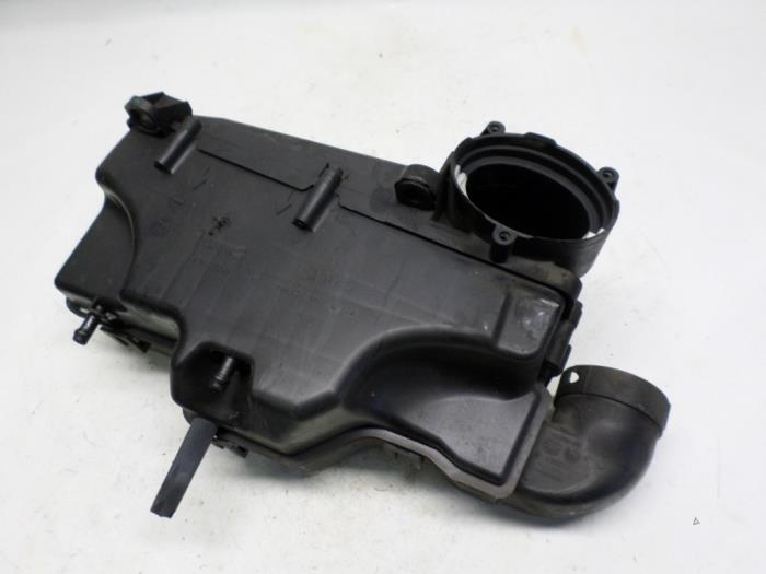 Air box from a Peugeot 308 (4A/C) 1.6 HDi 16V 2009