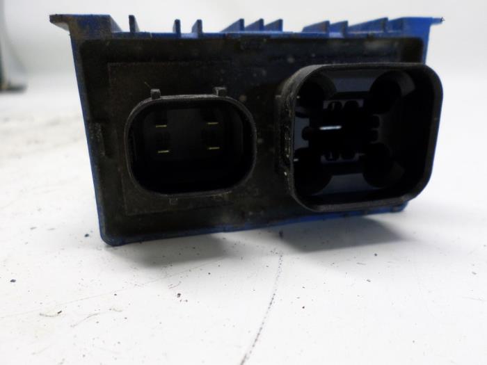 Glow plug relay Opel Corsa D 1.3 CDTi 16V ecoFLEX 55557760