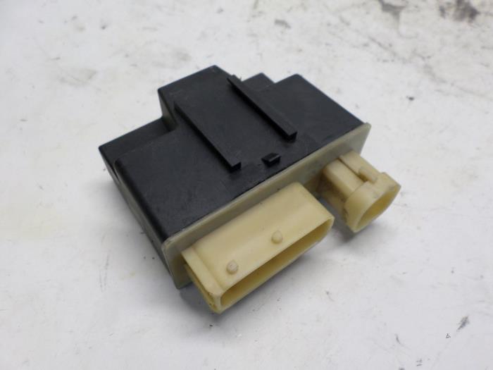 Glow plug relay from a Peugeot 308 (4A/C) 1.6 HDi 16V 2009