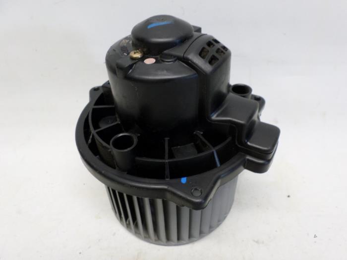Heating and ventilation fan motor from a Suzuki Alto (RF410) 1.1 16V 2003