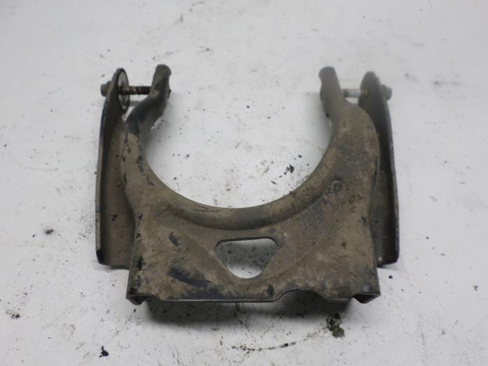 Front upper wishbone, left from a Peugeot 407 SW (6E) 1.6 HDi 16V 2005