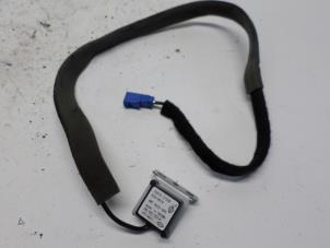 Used GPS antenna Renault Clio IV (5R) 0.9 Energy TCE 90 12V Price € 26,25 Margin scheme offered by Reclycar De Boer BV