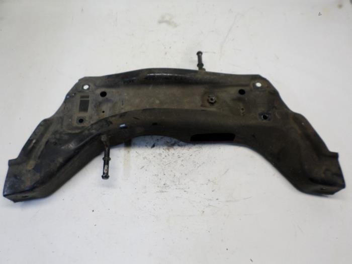 Usados Subchasis Volkswagen Polo IV (9N1/2/3) 1.4 16V Precio € 26,25 Norma de margen ofrecido por Reclycar De Boer BV