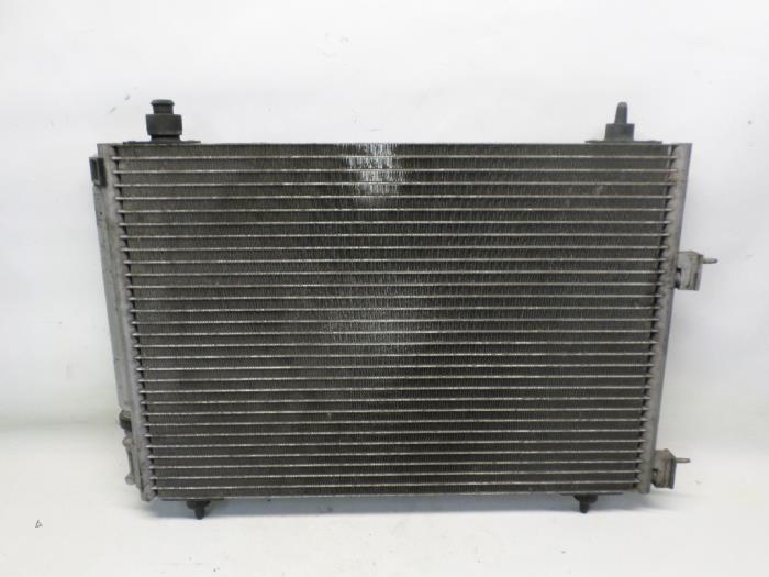 Air conditioning radiator from a Peugeot 307 Break (3E) 1.6 16V 2002