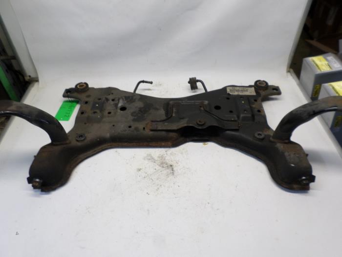 Subframe from a Ford Focus 2 Wagon 1.6 TDCi 16V 90 2008