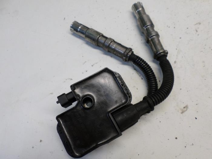 Ignition coil from a Mercedes-Benz S (W220) 5.0 S-500 V8 24V 2002