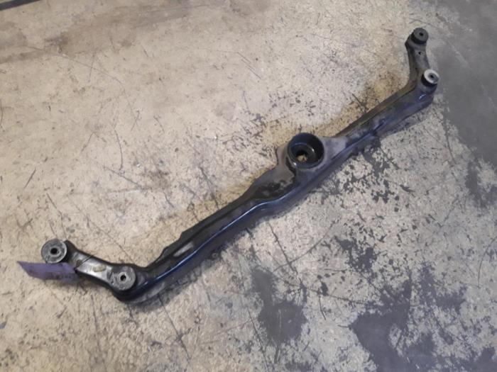 Chassis bar, front from a Volkswagen Polo III Classic (6KV2) 1.6i 75 1996