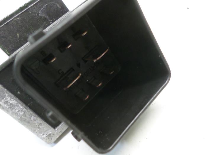 Glow plug relay Renault Megane III Berline 1.5 dCi 110 110678071R