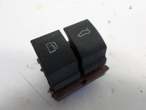 Used Tank cap cover switch Volkswagen Passat (3C2) 2.0 TDI 16V 140 Price € 10,50 Margin scheme offered by Reclycar De Boer BV