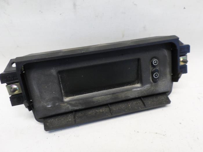 Begagnade Innerdisplay Opel Vivaro 1.9 DI Pris € 26,25 Marginaltabell erbjuds av Reclycar De Boer BV