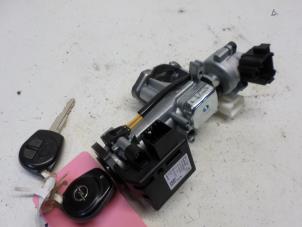 Used Ignition lock + key Opel Agila (B) 1.0 12V Price € 52,50 Margin scheme offered by Reclycar De Boer BV