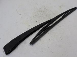Used Rear wiper arm Renault Megane III Coupe (DZ) 1.6 Energy dCi 130 Price € 15,75 Margin scheme offered by Reclycar De Boer BV